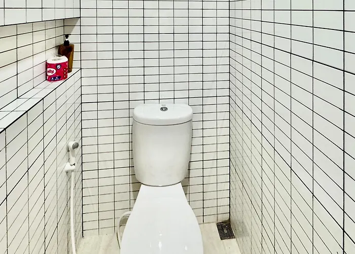 RedDoorz Plus Near Alun Alun Selatan
